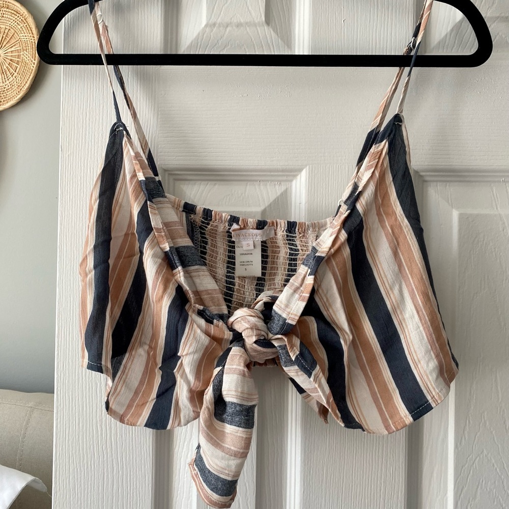 Striped tie top 💙